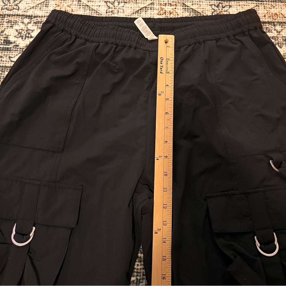 Alo Yoga High-Waist City Wise Cargo Pant - Picture 7 of 9